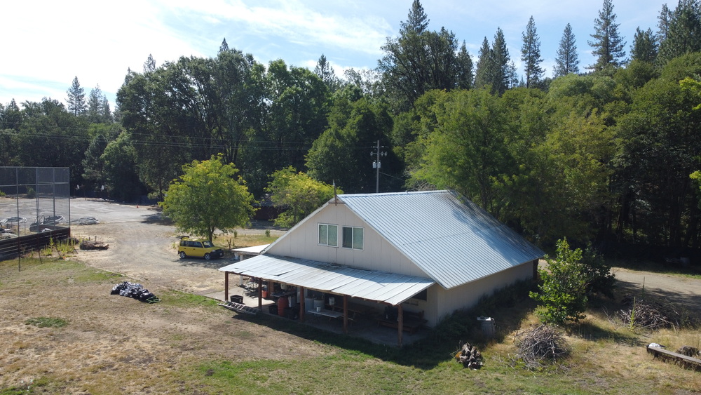 Metal barn aerial